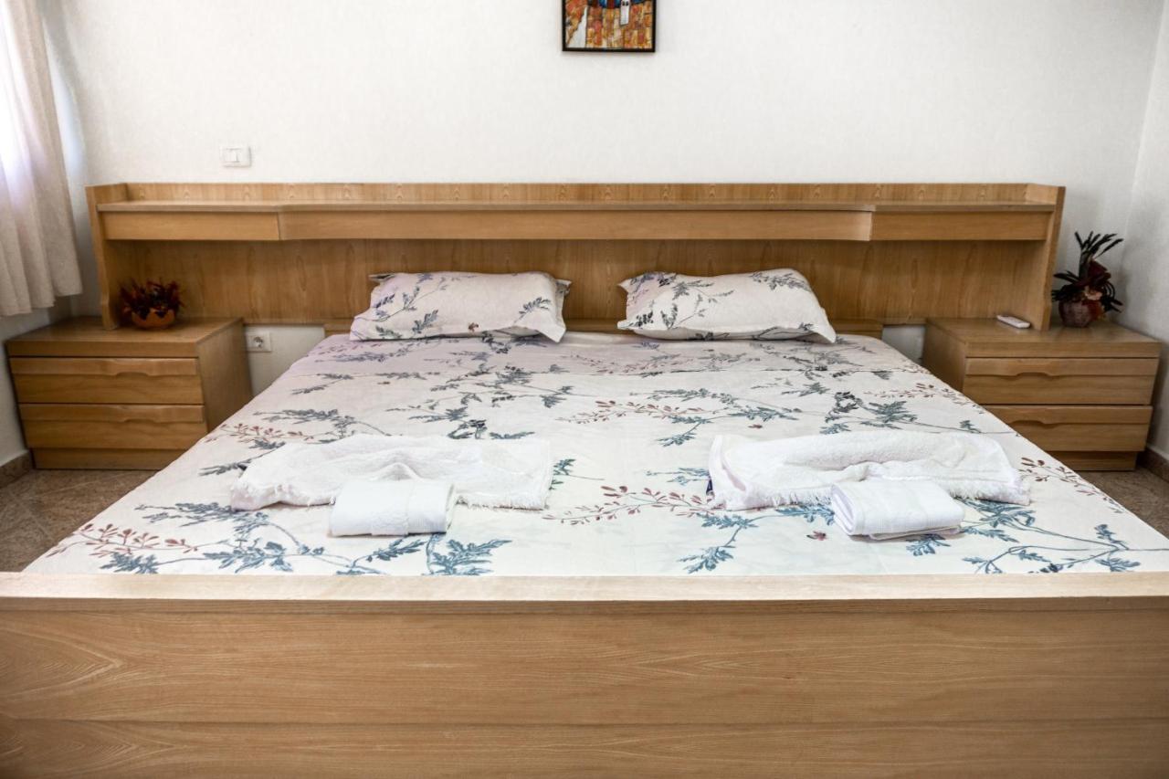 City Center Two Private Bedrooms Near Scanderbeg Square On Shared Apartment Тирана Экстерьер фото