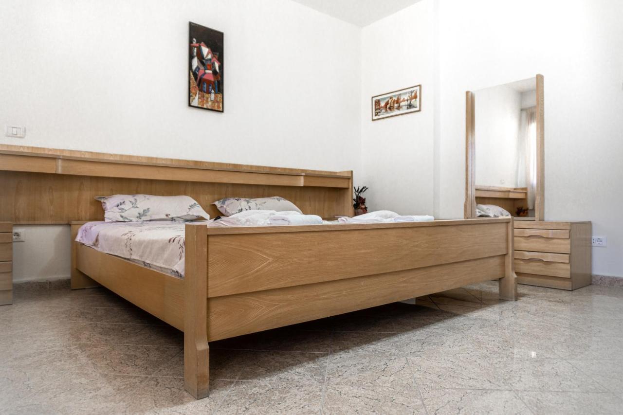 City Center Two Private Bedrooms Near Scanderbeg Square On Shared Apartment Тирана Экстерьер фото