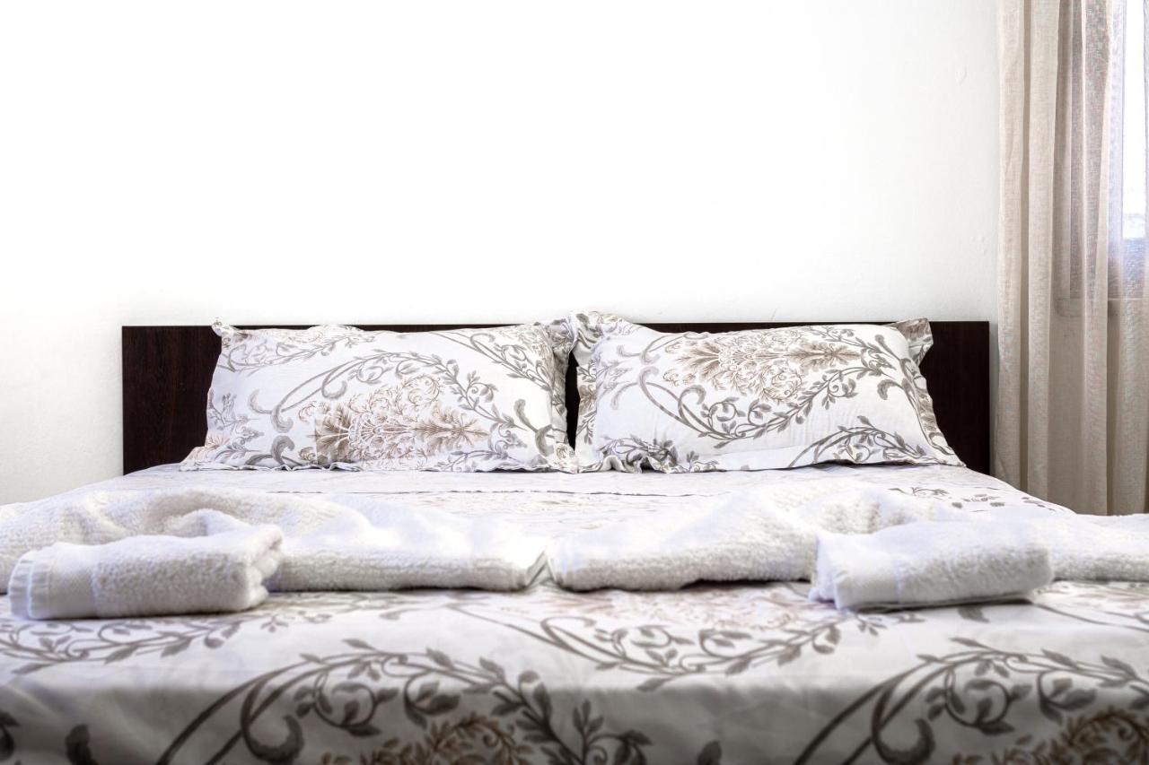 City Center Two Private Bedrooms Near Scanderbeg Square On Shared Apartment Тирана Экстерьер фото